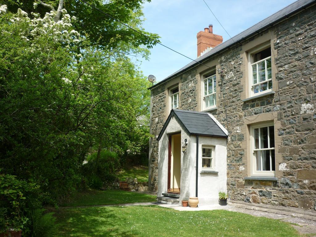 Tabor House B&B Фишгард Екстериор снимка