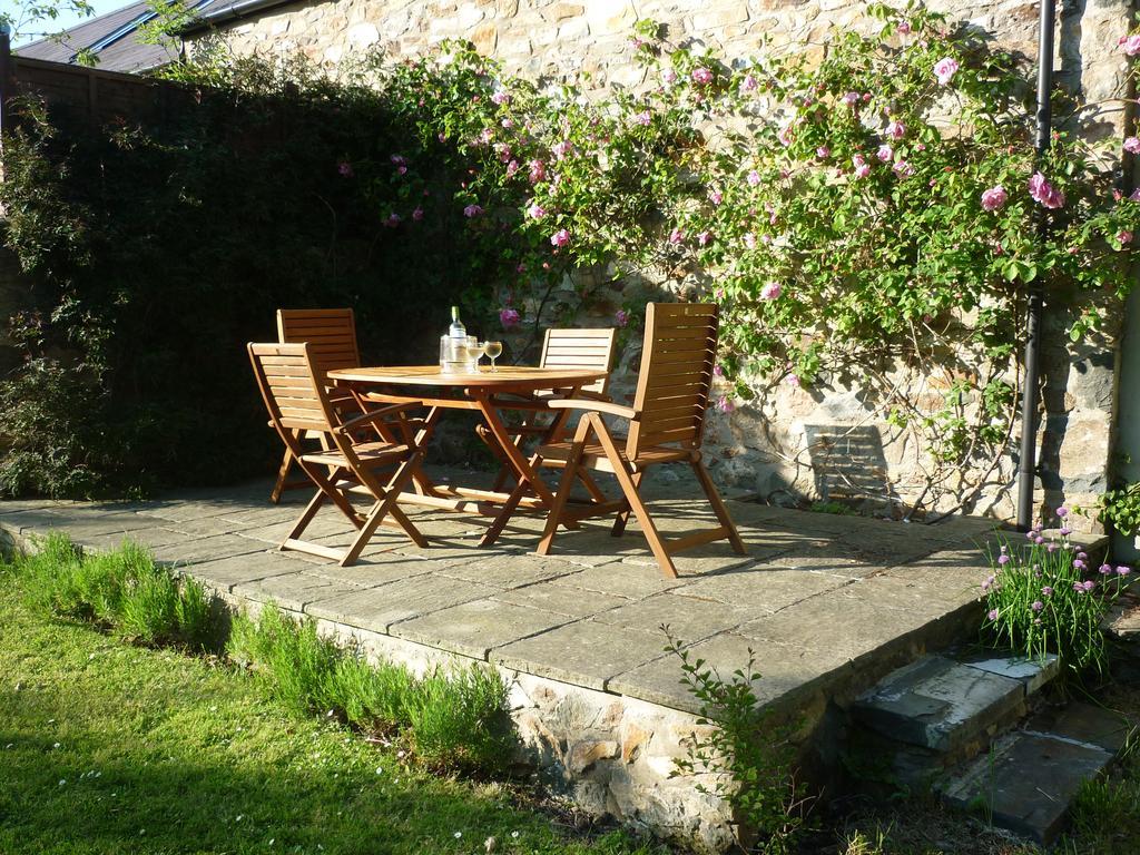 Tabor House B&B Фишгард Екстериор снимка